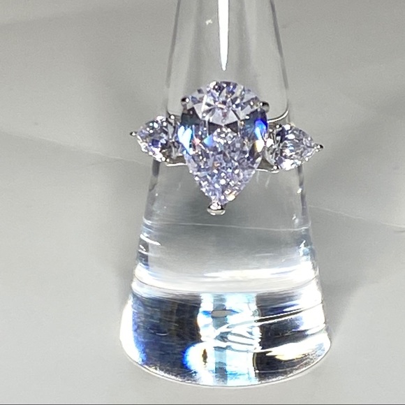 Jewelry - silver toned teardrop stone ring